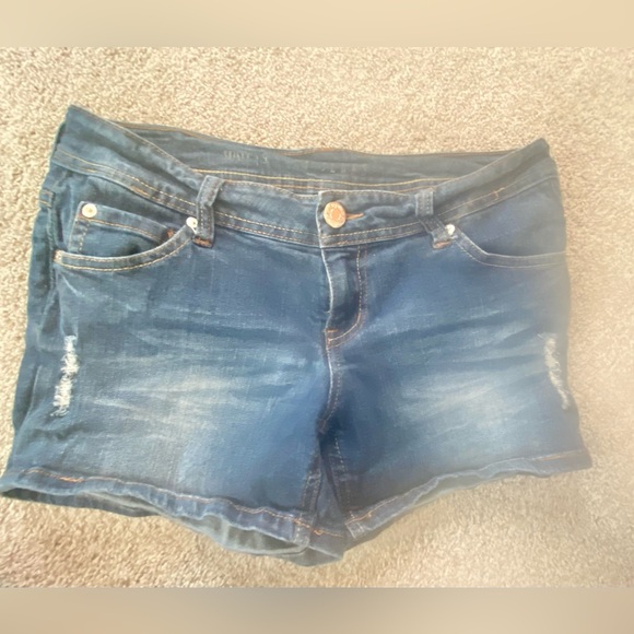 Shorts Size 9 - Picture 7 of 14